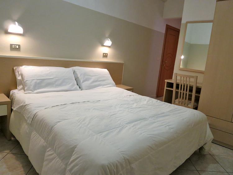 Hotel Romina Ріміні Екстер'єр фото