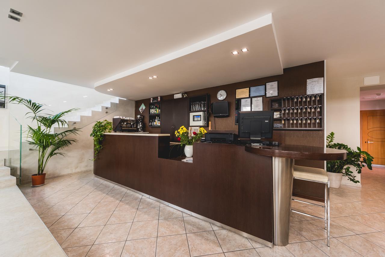 Hotel Romina Ріміні Екстер'єр фото