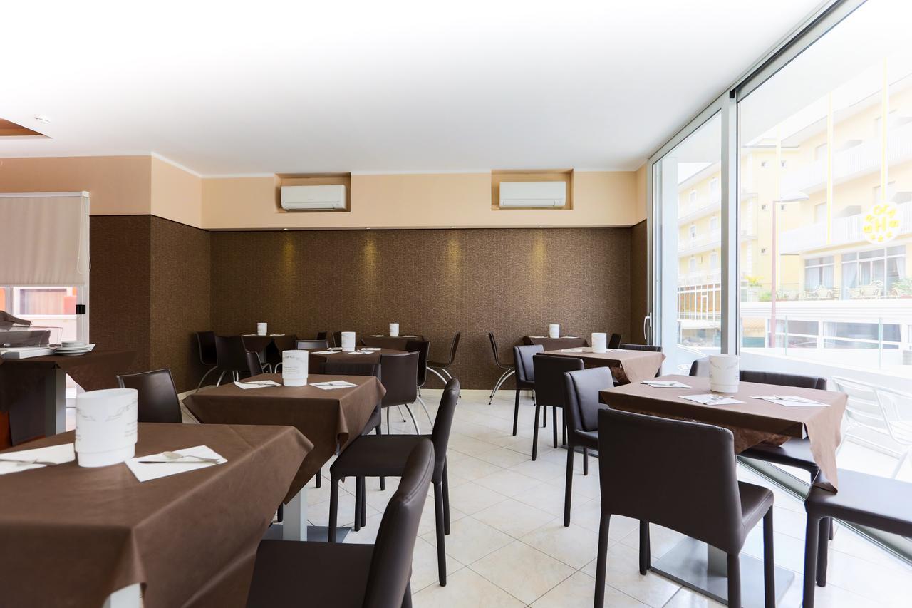 Hotel Romina Ріміні Екстер'єр фото