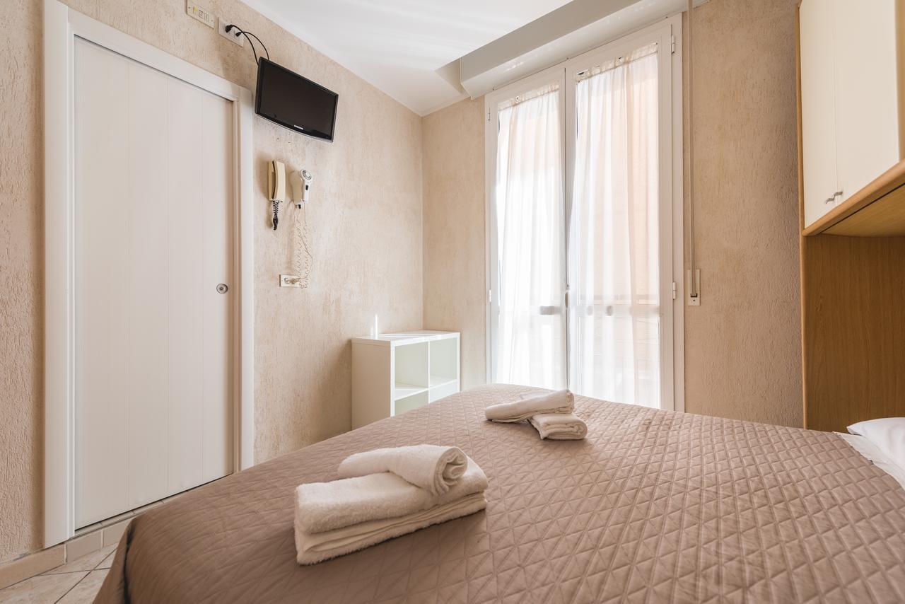 Hotel Romina Ріміні Екстер'єр фото